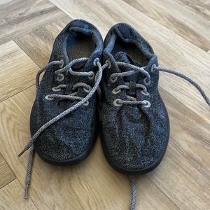 Dark grey/charcoal Great used condition. Mens 11.